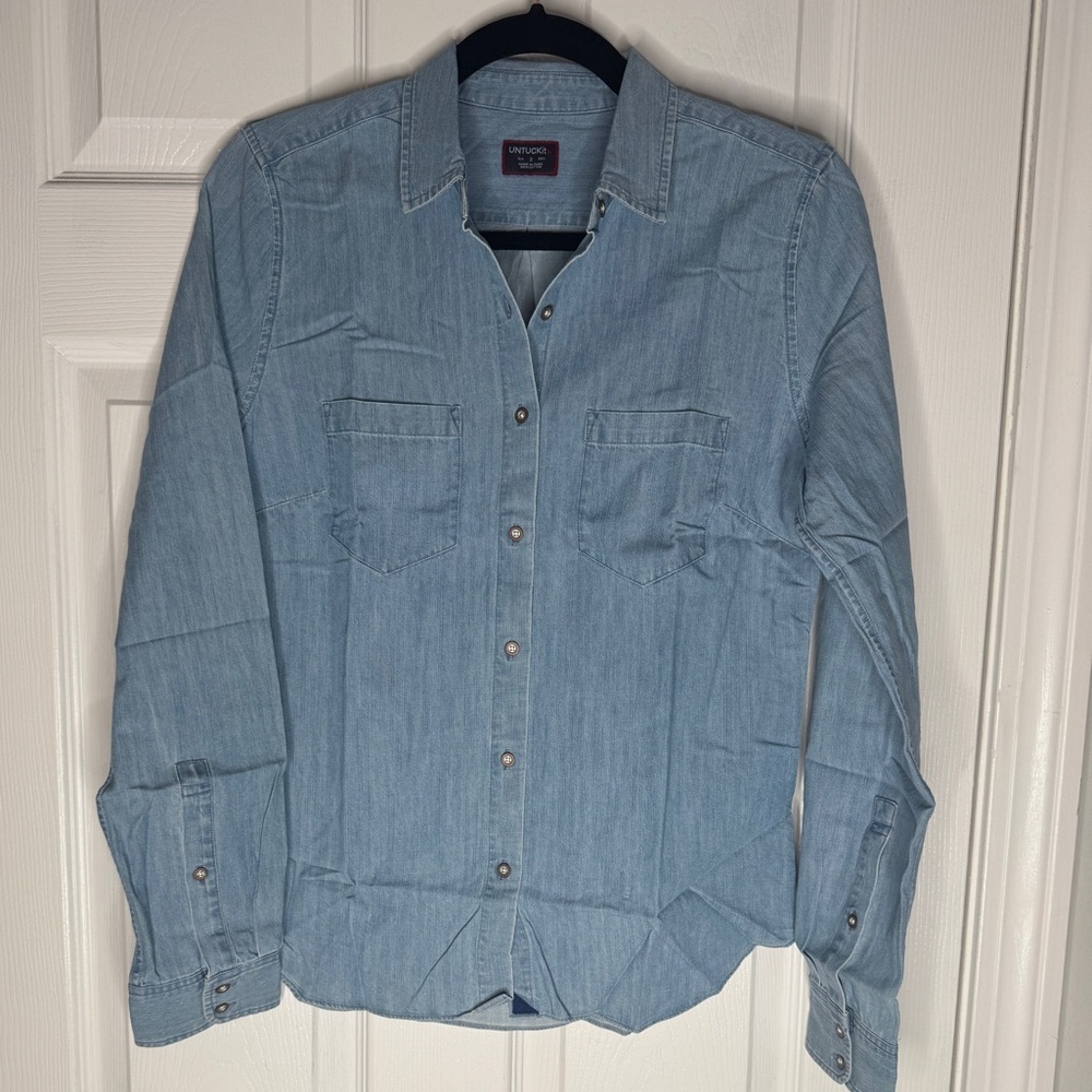 UNTUCKIT‎ NWT Woman’s Alleanza Denim Chambray Button Down Top Pockets Size 2